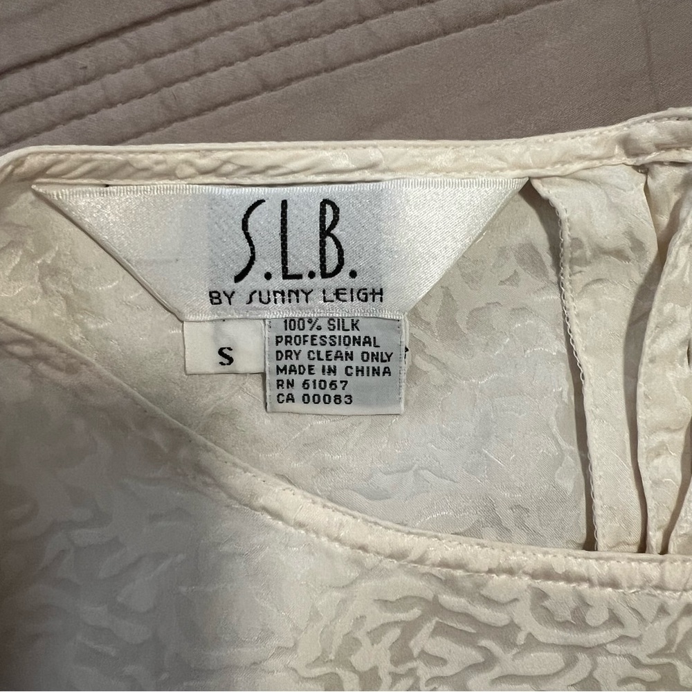 S.L.B. by Sunny Leigh Cream Textured Silk Blouse - Picture 2 of 3